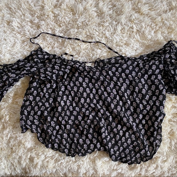 Tops - 🔹Forever21 black floral racerback shirt